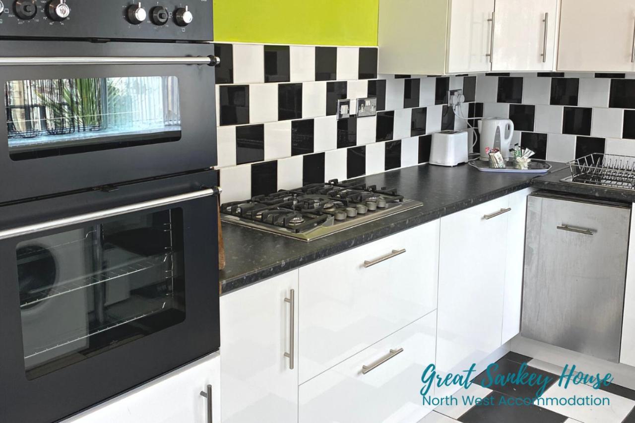 Great Sankey Serviced Accommodation ワーリントン エクステリア 写真