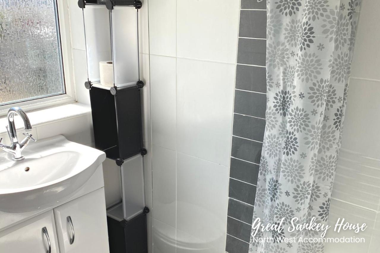 Great Sankey Serviced Accommodation ワーリントン エクステリア 写真