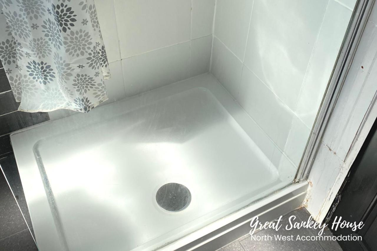 Great Sankey Serviced Accommodation ワーリントン エクステリア 写真