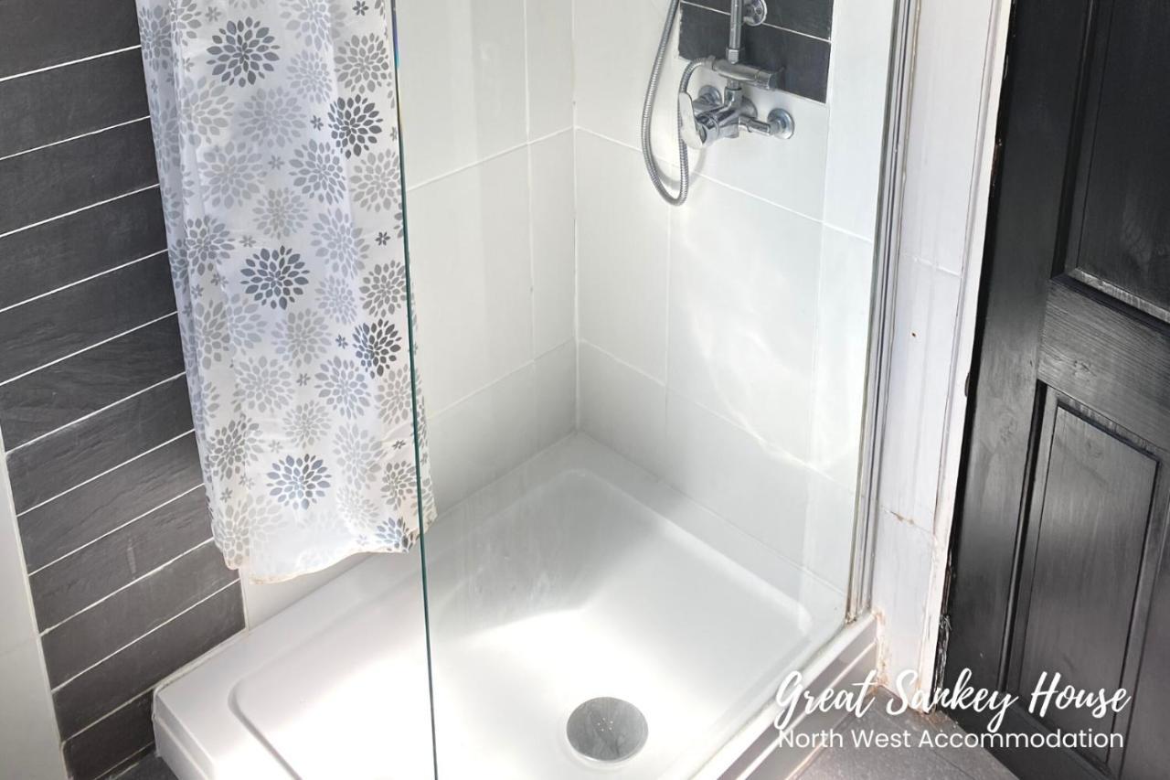 Great Sankey Serviced Accommodation ワーリントン エクステリア 写真